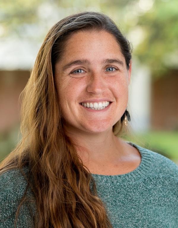 Elizabeth Pepper headshot