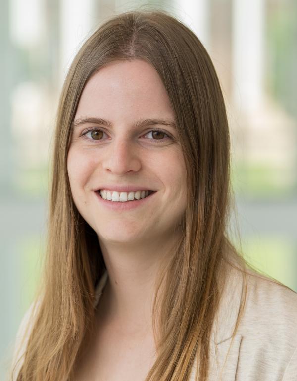 Julie Pourtois headshot